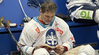 A je to tady! Jarda nastupuje na led!