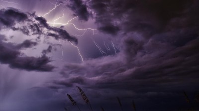 Na západě Čech už udeřily bouřky, postupně se objeví na celém území a budou silné až velmi silné