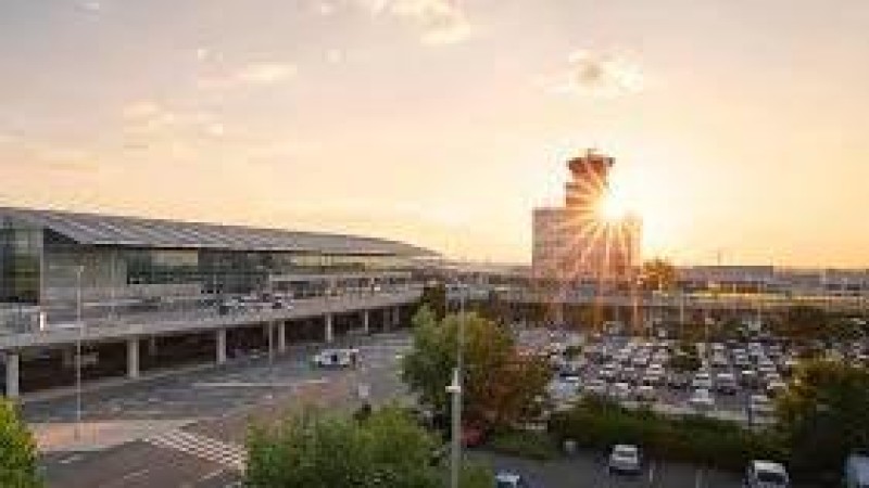 Letiště Praha bude možná proplácet okna a dveře