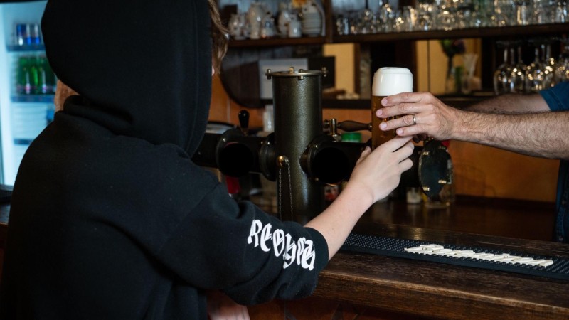 Nepije vaše dítě alkohol? Policie se vydala na kontroly