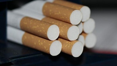 Zloděj v Žatci nadělal kvůli krabičce cigaret škodu za pět tisíc korun