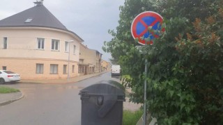V Dubí odmontoval značku. Chtěl v ulici parkovat