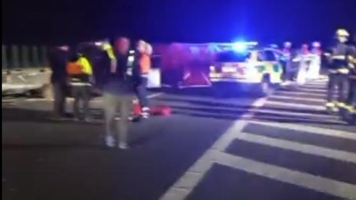 Řidič po menší nehodě na dálnici vystoupil z auta, srazil ho jiný vůz a usmrtil