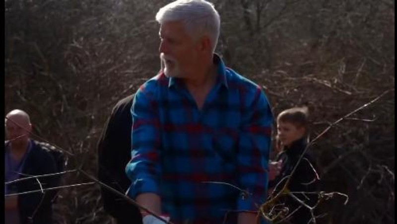 Prezident Petr Pavel se pr&aacute;ce neb&aacute;l, pomohl dětem s ochranou Netovick&eacute; str&aacute;ně