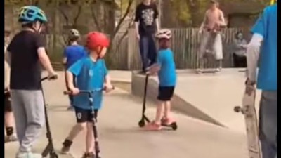 Slan&yacute; otevřelo nov&yacute; skatepark: prvn&iacute; den přil&aacute;kal des&iacute;tky nad&scaron;enců i rodiny s&nbsp;dětmi