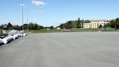 Fotbalisté SK Kladno si brzy zahrají na nové umělé trávě