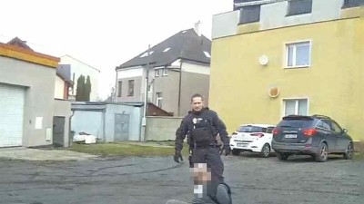 Opil&yacute; a zfetovan&yacute;. Srbsk&yacute; řidič dod&aacute;vky utekl od nehody, chytli ho hned