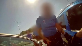 Měští policisté ve Slaném zachránili batole z auta