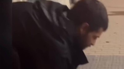 VIDEO: Muž bez důvodu napadl na Kladně několik mladých žen. Policie hledá případné další poškozené nebo svědky 