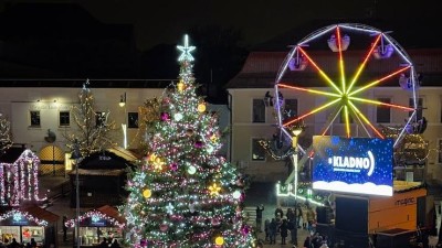 Středočeský kraj hlasuje o nejkrásnější stromeček. Je mezi nimi i kladenský a slánský