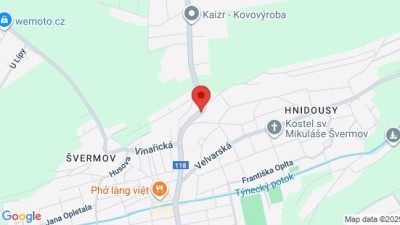 Auto na střeše v poli a řidič nikde. Policie pátrá ve Švermově