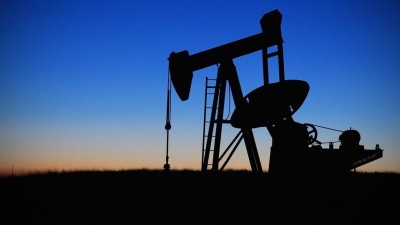 Cena ropy stoupá a tím i nafta a benzín. Nyní v Česku tankujeme nejdráže od roku 2014