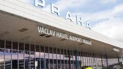 Obce obch&aacute;z&iacute; fale&scaron;n&iacute; z&aacute;stupci leti&scaron;tě. L&aacute;kaj&iacute; na okna zdarma