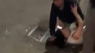 Hrůzná rvačka v pátek večer v centru Slaného. Muži zde mlátili ženy na ulici