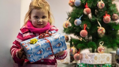Ježíšek jim dárek nepřinese, potěšte na Vánoce děti vy krabicí od bot plnou překvapení