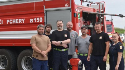 Stříkačku nyní naplní za sedm minut. V Pcherách slavnostně zprovoznili hydrant