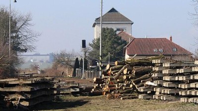 Spr&aacute;va železnic d&aacute;l zvy&scaron;uje bezpečnost Podřipsk&yacute;ch lok&aacute;lek