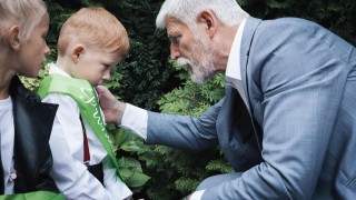 Prezident Petr Pavel zamířil mezi prvňáčky na Kladno