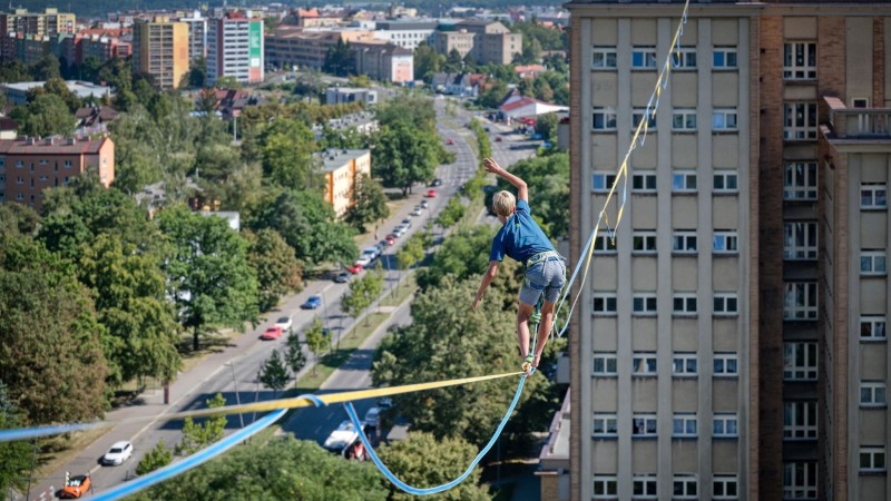 Mezi věžáky se bude opět chodit ve výšce