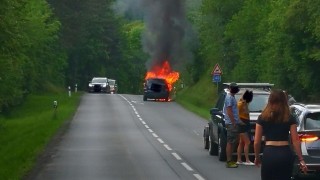 V Panoším Újezdě hořelo auto