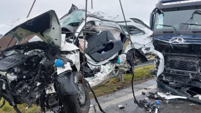 Takhle dopadlo vozidlo po dnešní smrtelné nehodě u Hobšovic