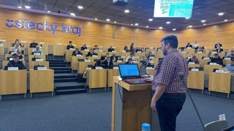 Přes Slan&yacute; by mohly jezdit spě&scaron;n&eacute; vlaky na Prahu