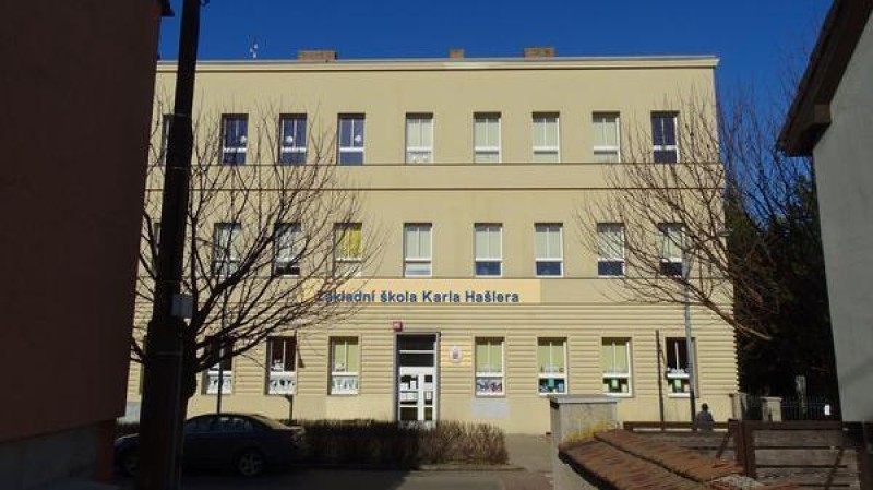 Zaměstnancům &scaron;koly přich&aacute;zej&iacute; anonymn&iacute; v&yacute;hrůžky. Podle policie nebezpeč&iacute; nehroz&iacute;