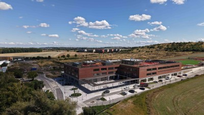 Kraj otevřel novou školu v Hostivici a Chýni