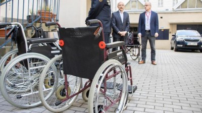 Středočeský kraj zajistil další invalidní vozíky pro centra pomoci uprchlíkům
