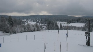 Na Šumavě napadlo 10 cm nového sněhu, sníh pokryje i další vrcholky v Česku