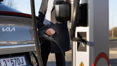 U Velk&eacute; Dobr&eacute; vzniklo m&iacute;sto pro ultrarychl&eacute; dob&iacute;jen&iacute; elektromobilu