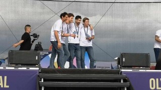 Olympionici na jezeře Most na olympijském festivalu. Foto: jip