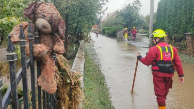 Nadace rodiny Tykačových otevírá balíček pomoci postiženým povodněmi.