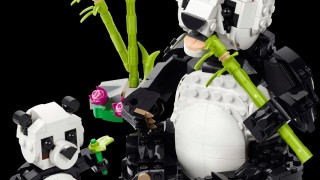 Společnost LEGO zve děti zdarma do Zoo Praha. Stačí přijít v masce pandy nebo zoologa