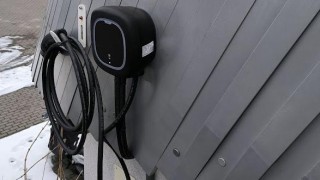 V Ruzyni si můžete nabít elektromobil zcela zdarma