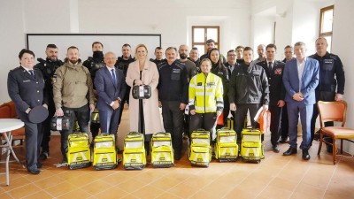 Středočeští policisté budou zachraňovat životy i ve svém volnu