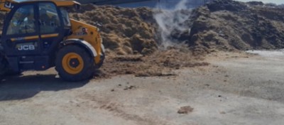 V Jarpic&iacute;ch hořelo hnoji&scaron;tě