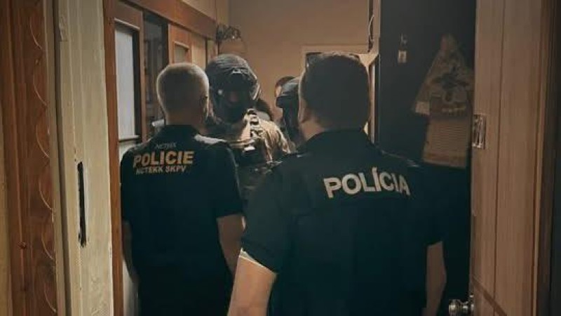 Muže, který vyhrožoval školám, chytili na Ukrajině. Platili ho z Ruska