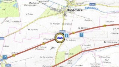 Vážná nehoda u Hobšovic, silnice na Slaný uzavřena. Zasahoval vrtulník