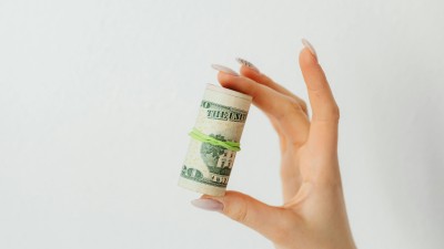 V Rozdělově v obchodě na&scaron;la 9 000 korun, nikdo je nechtěl