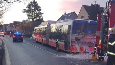Požár zasáhl v ranních hodinách autobus v Kladně