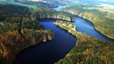 Koupací sezóna ještě pořádně nezačala a na Orlíku je již kvalita vody zhoršená. Jak to vypadá s dalšími vodami v Česku?