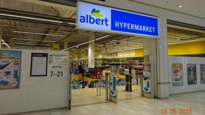 Obrazem: Myši řádily mezi regály v hypermarketu Albert v Kladně a hodovaly na potravinách
