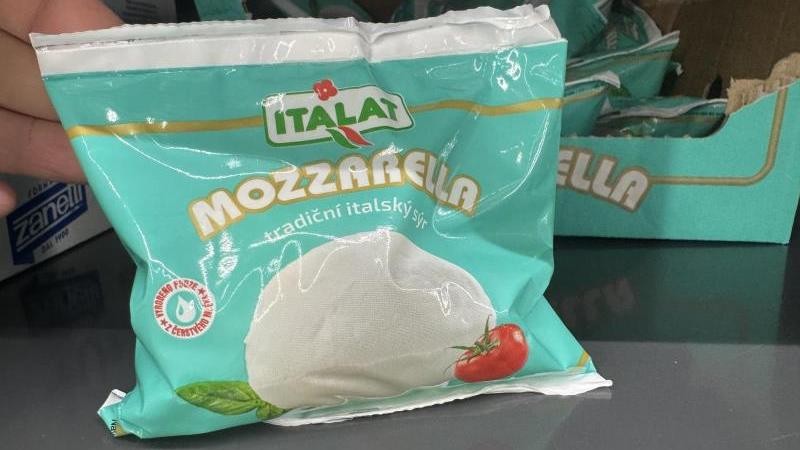 Nekupovali jste se v kralupském Tescu mozzarellu?