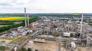 Orlen vystavil stopku autům z Č&iacute;ny. Nesm&iacute; do are&aacute;lu v Kralupech