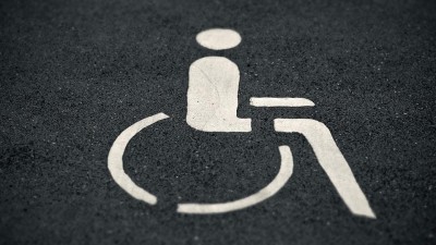 Kladno kontroluje vyhrazená parkovací místa na SPZ pro zdravotně hendikepované osoby