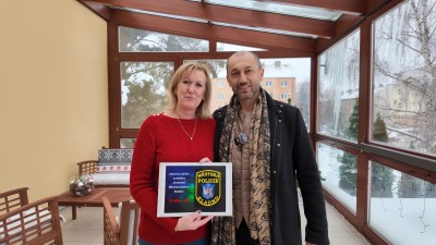 Strážníci a civilní zaměstnanci Městské policie Kladno předali finanční dar Dětskému centru Kladno