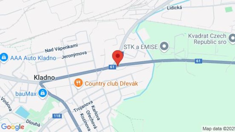 V Libušině ulici motorkář se seskočil z motorky, ta narazila do dodávky