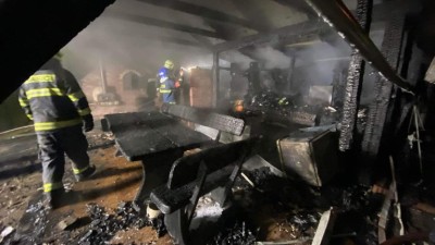 Hasiči z Kladenska zasahovali v Novém Strašecí u požáru altánu