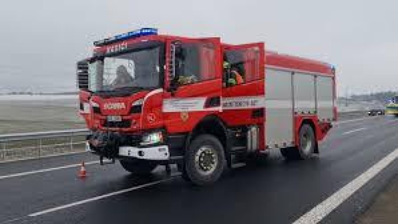 Na dálnici u Slaného havaroval kamion